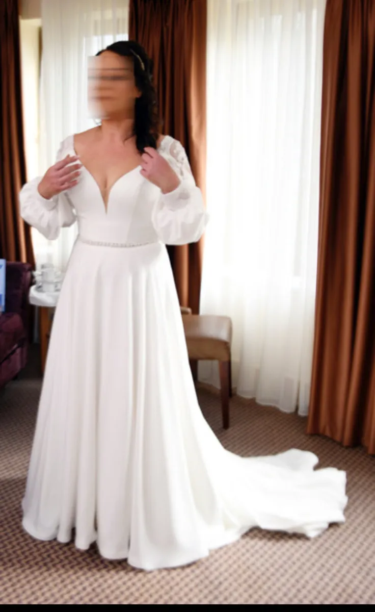 Wedding dress - Image 1