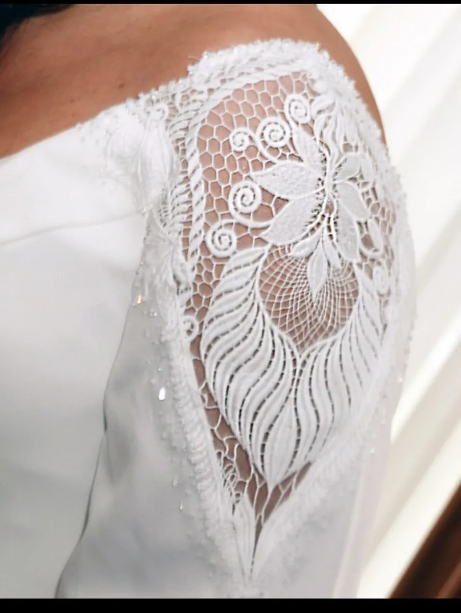 Wedding dress - Image 2