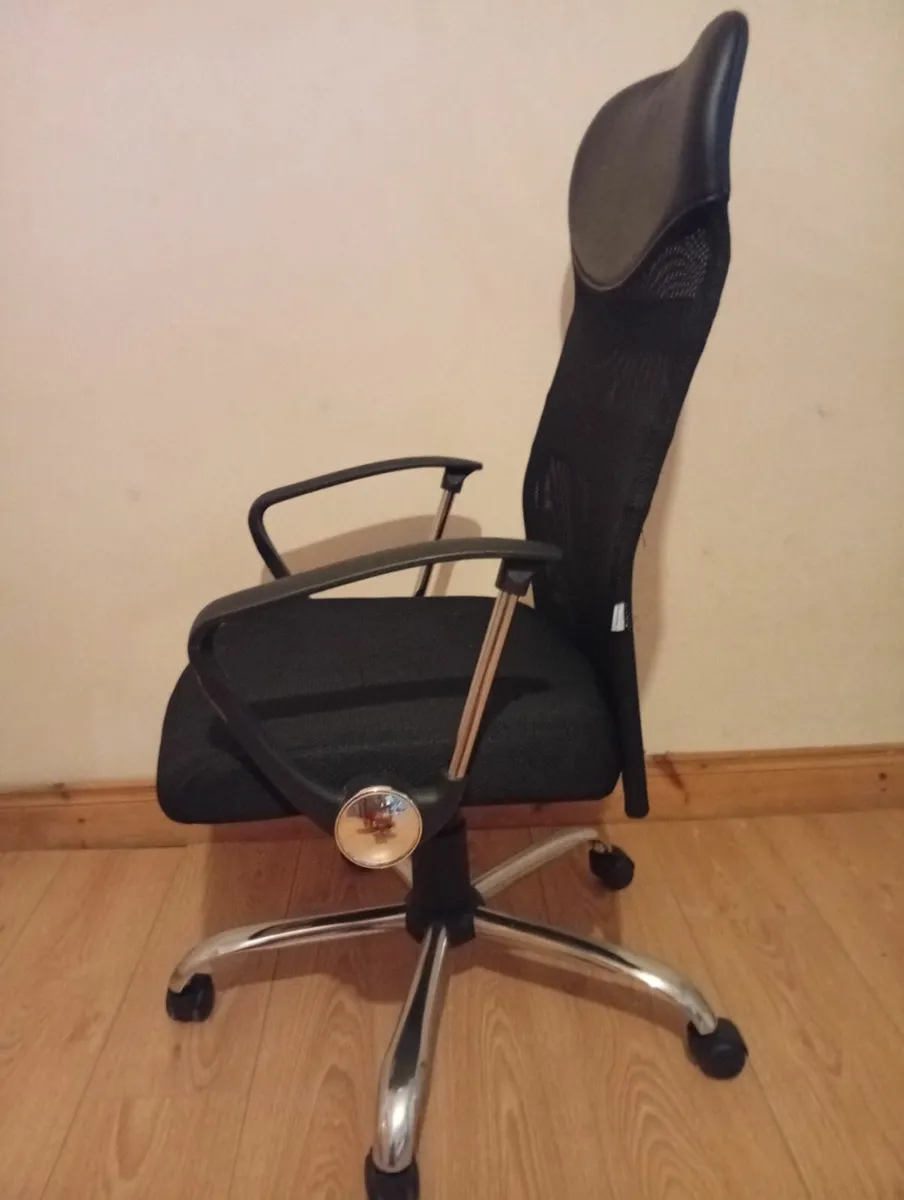 Professional computer office chair 3months - Image 3