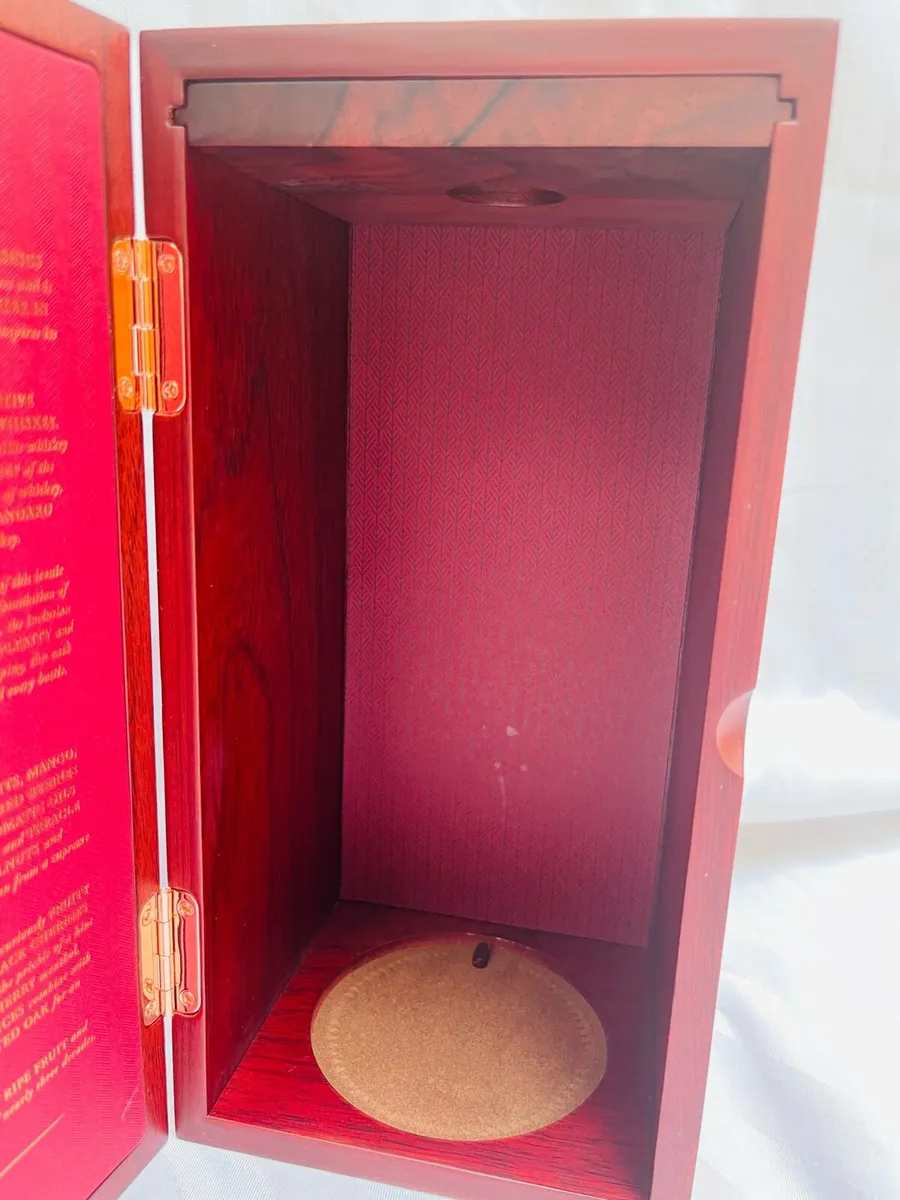 Redbreast 27 whiskey case - Image 2