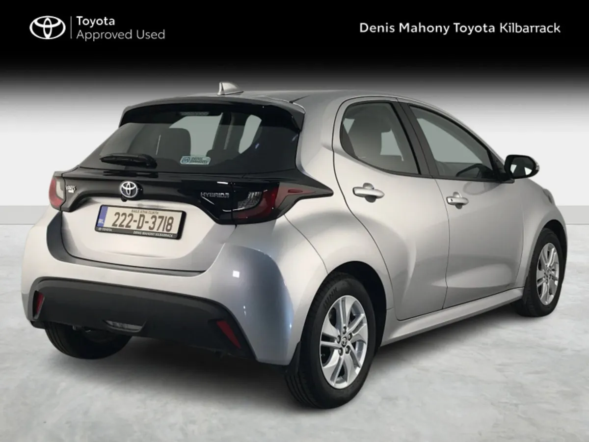 Toyota Yaris HYBRID LUNA - Image 2