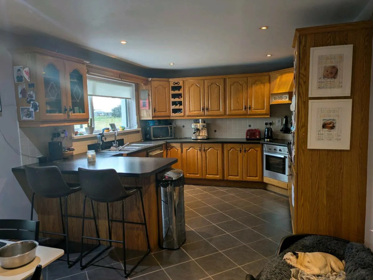Solid wood kitchen for sale with appliances - Image 2