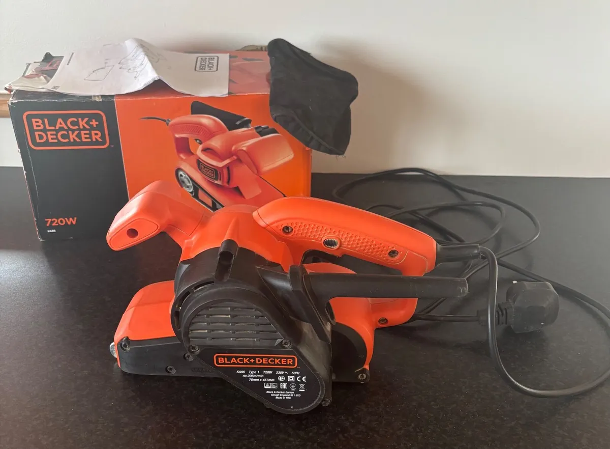 Black & Decker 720w Belt Sander - Image 1