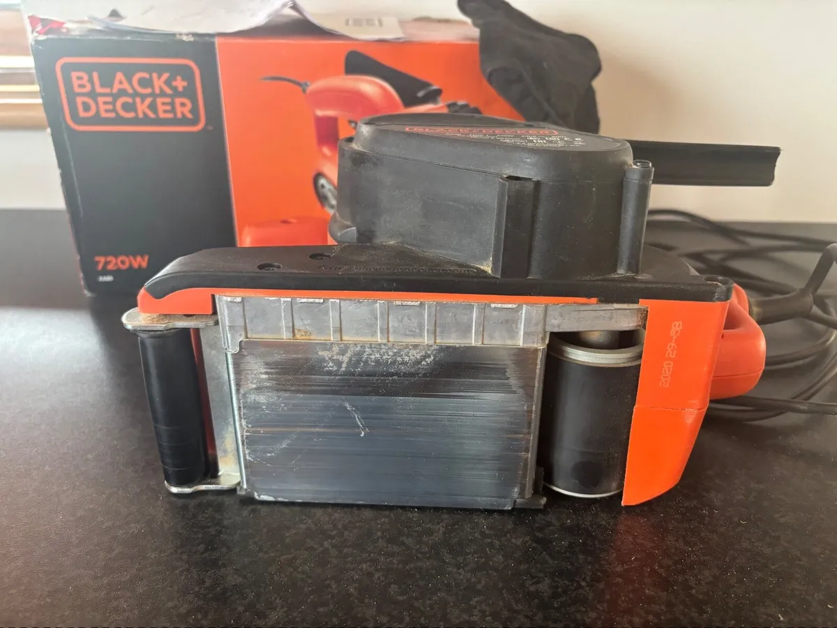 Black & Decker 720w Belt Sander - Image 3