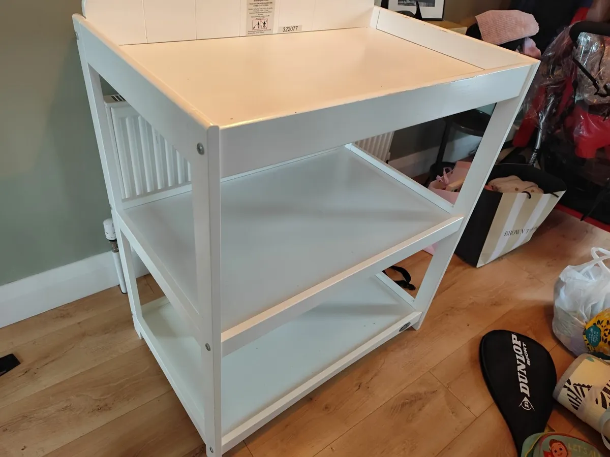 baby changing table - Image 1