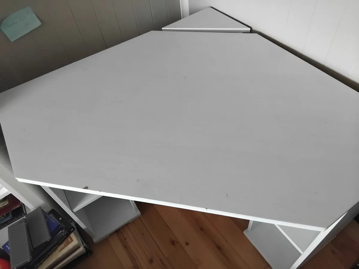 Office desks. - Image 3