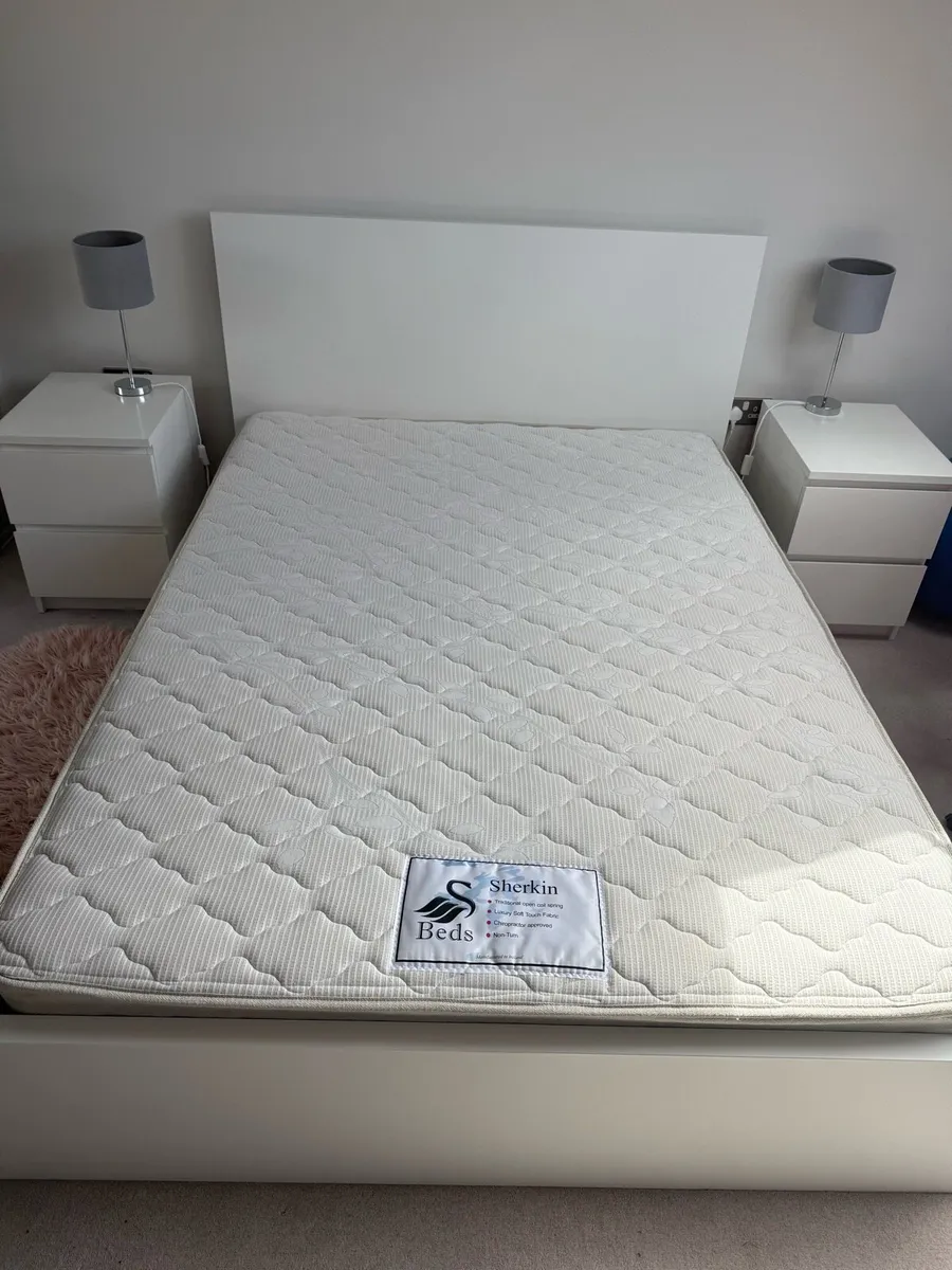 RESERVED. Double bed, mattress, 2 lockers, 2 lamps - Image 1