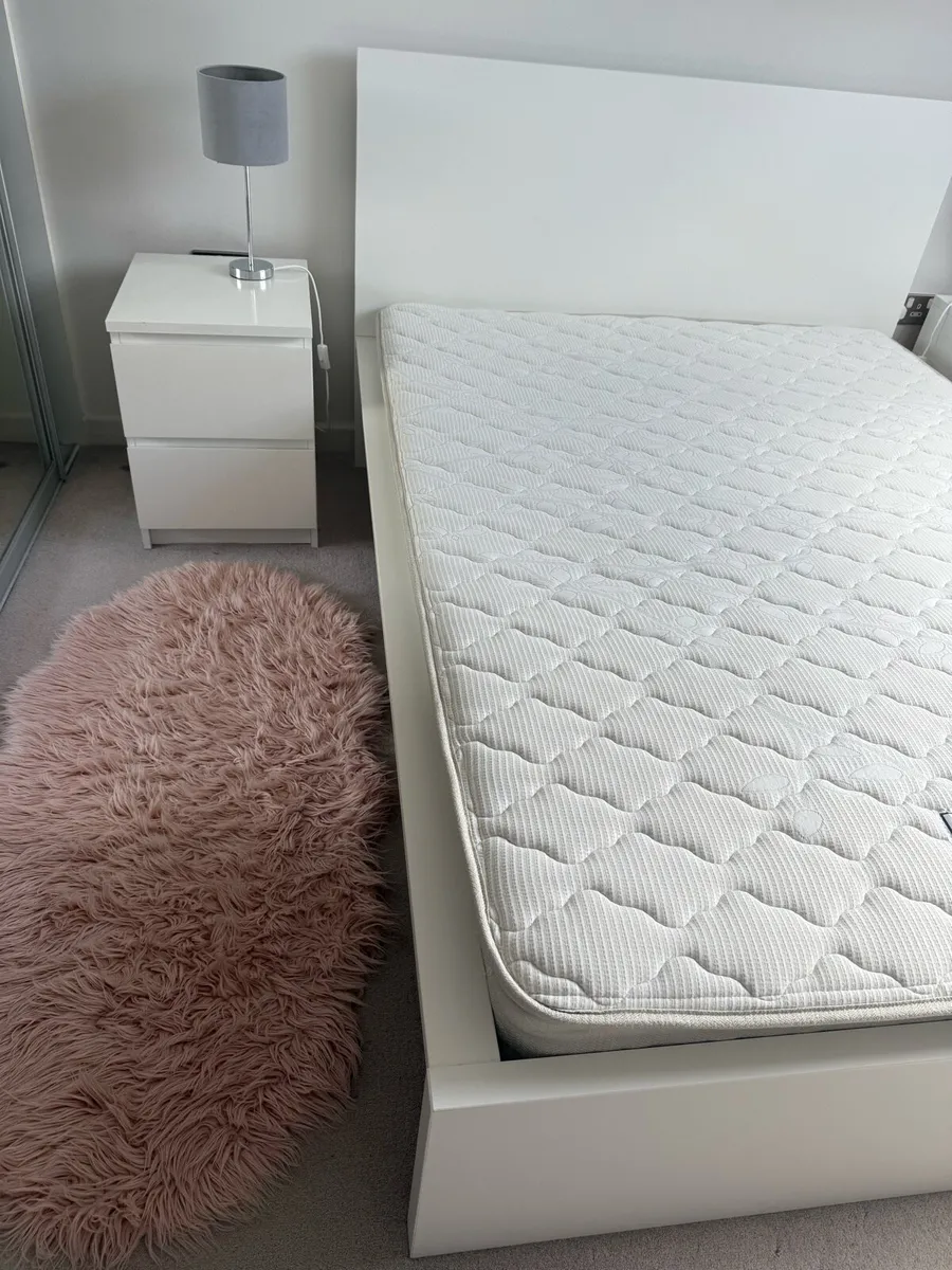 RESERVED. Double bed, mattress, 2 lockers, 2 lamps - Image 2