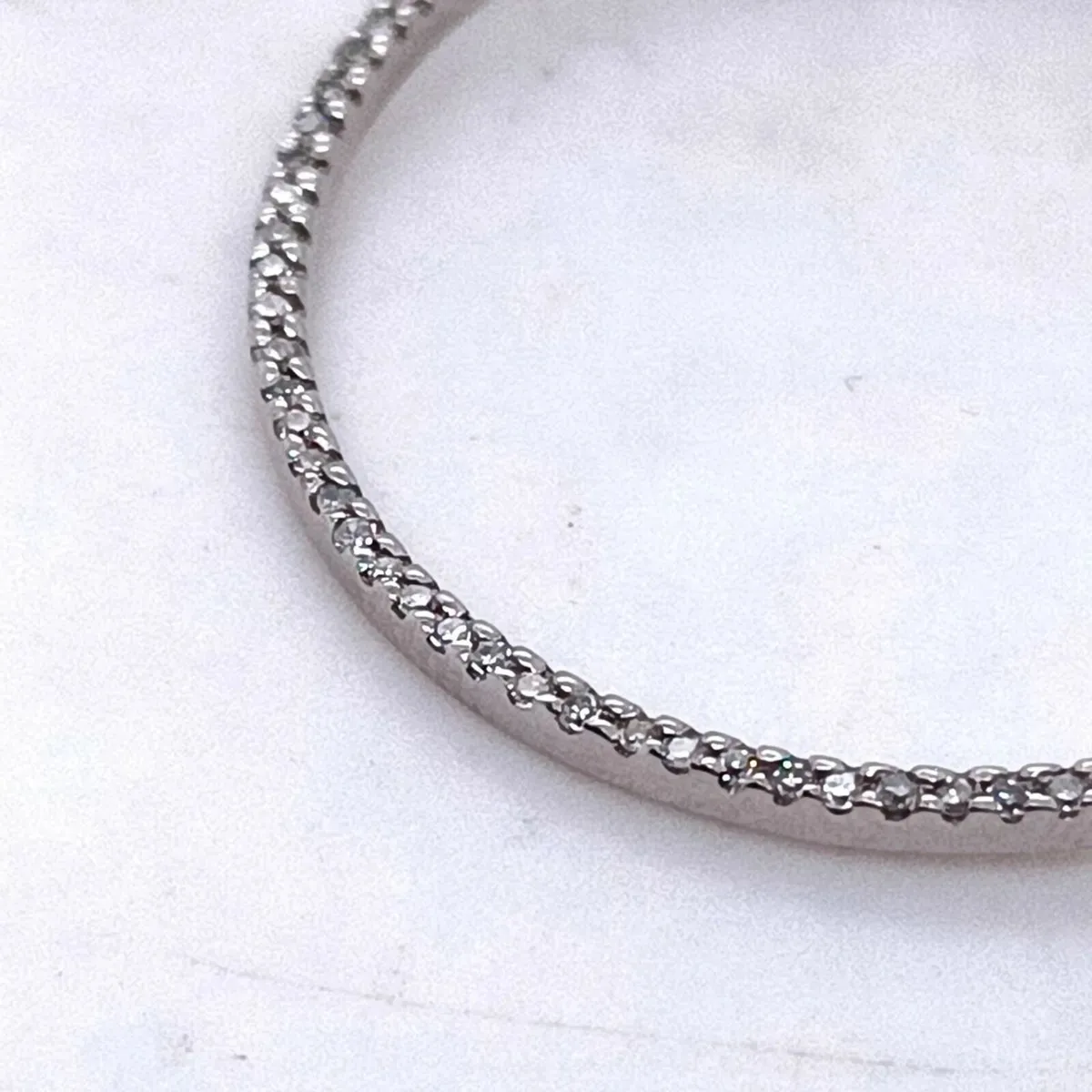 14k White Gold & Diamond Circle Pendant - Image 3