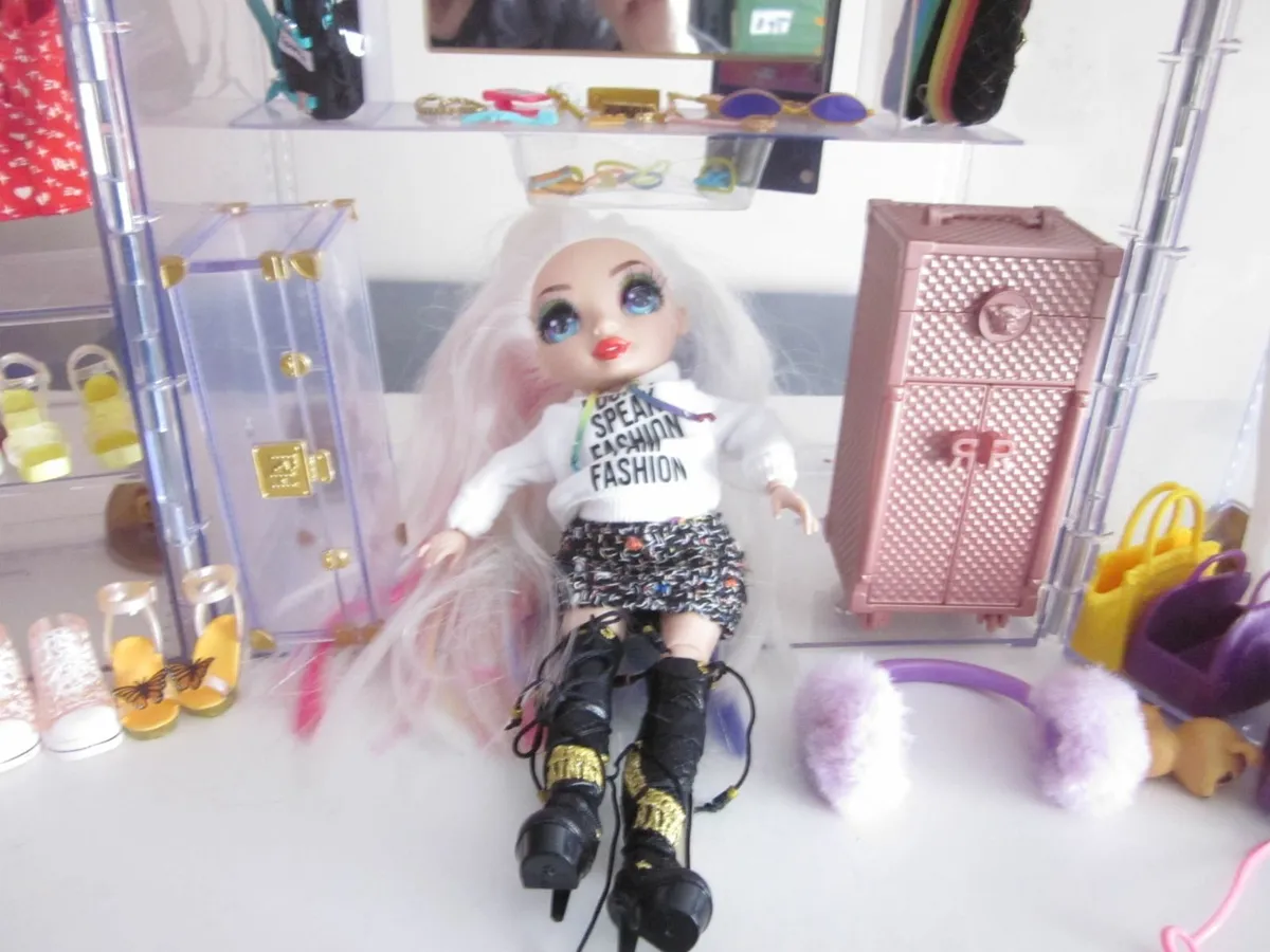 Rainbow High Deluxe Fashion Closet Playset - Image 3