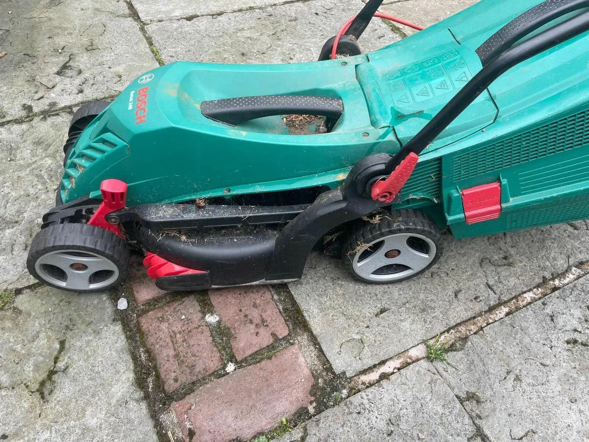 Bosch Electric Lawnmower Rotak 34 R (1300 W) - Image 2
