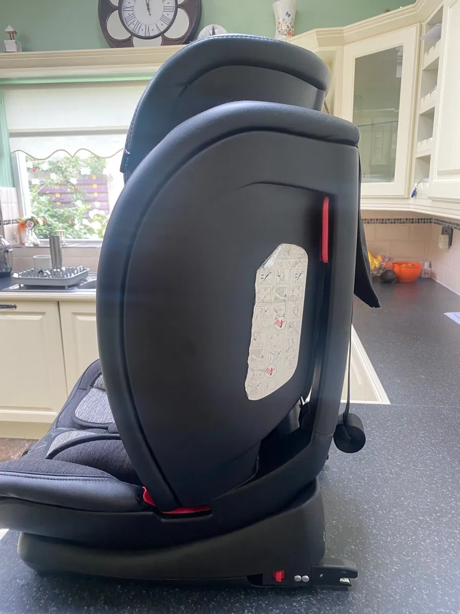 ISO Fix Car seat  stage 1 to 3 - Image 2