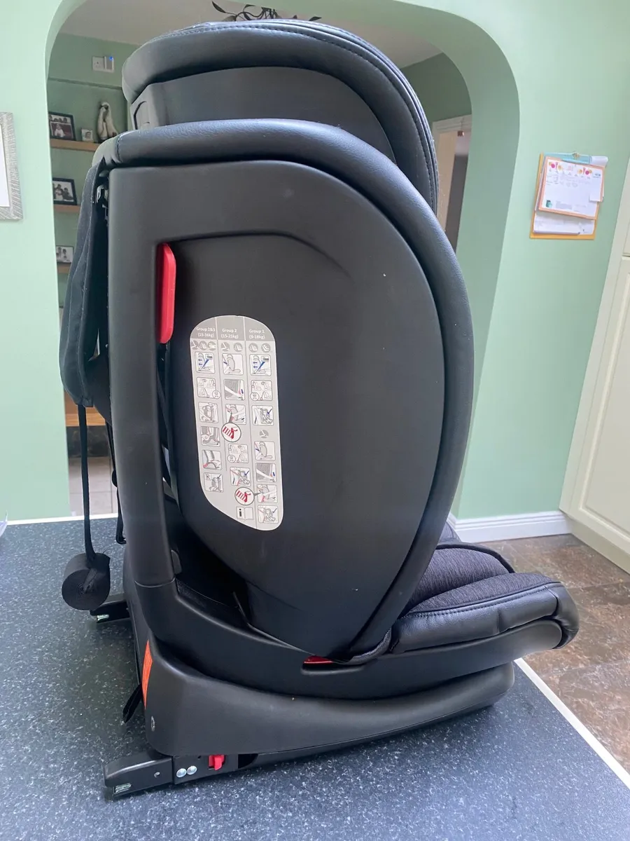 ISO Fix Car seat  stage 1 to 3 - Image 4