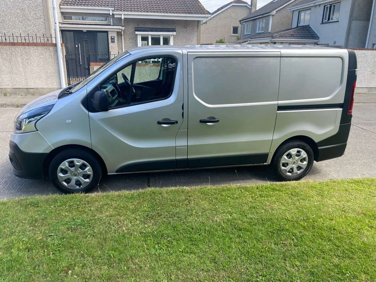 Renault Trafic 2018 fresh cvrt FSH - Image 3