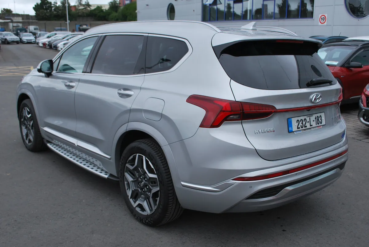 Hyundai Santa Fe 2023 - Image 3