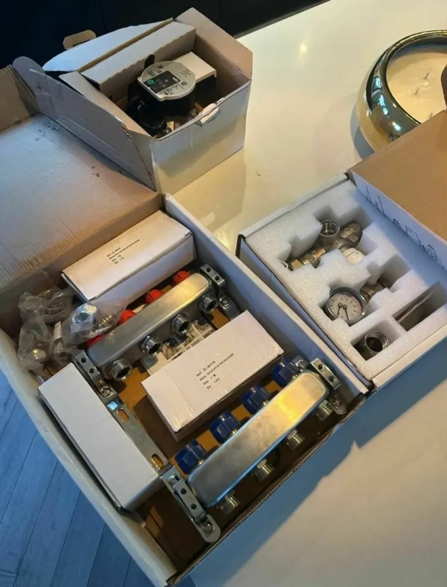 Underfloor Heating Pump/Thermostat/Manifold