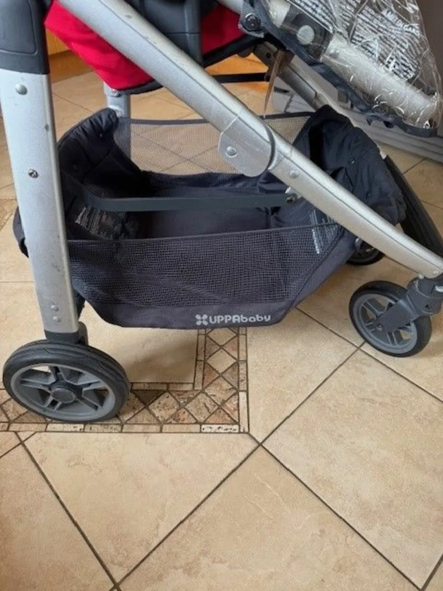 Uppababy Cruz and Bassinet - Image 4