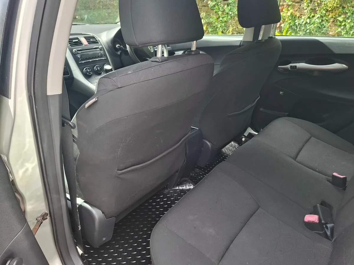 Toyota Auris 2008 - Image 2