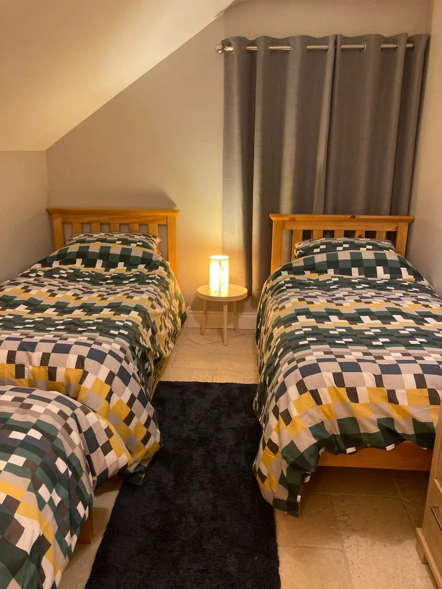 Single beds - Image 1