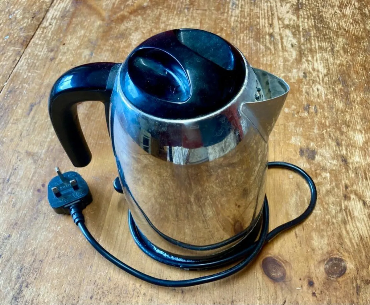 Russell Hobbs Electric Kettle - Image 3