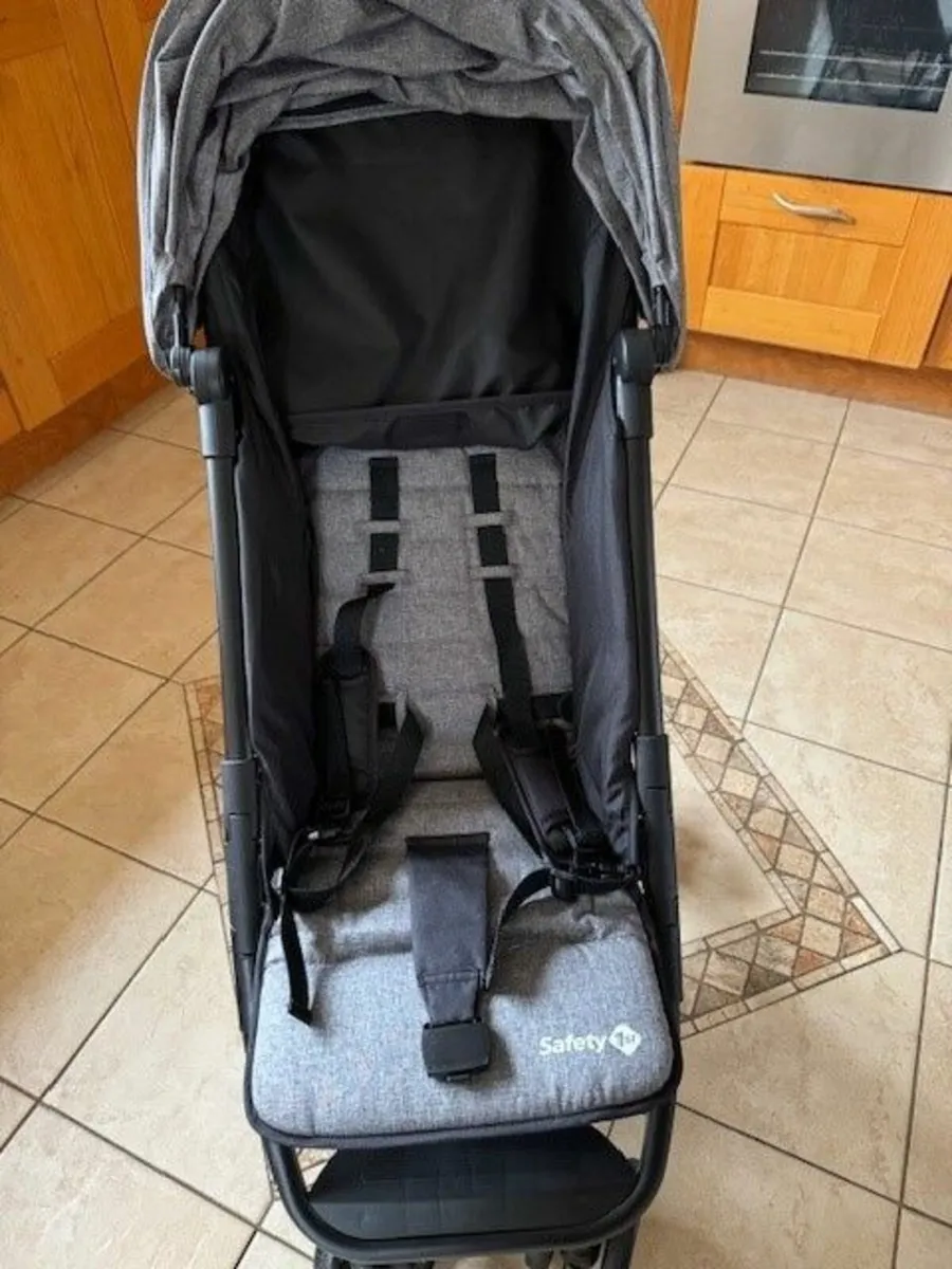 Unused  Safety First Teeny Stroller - Image 3