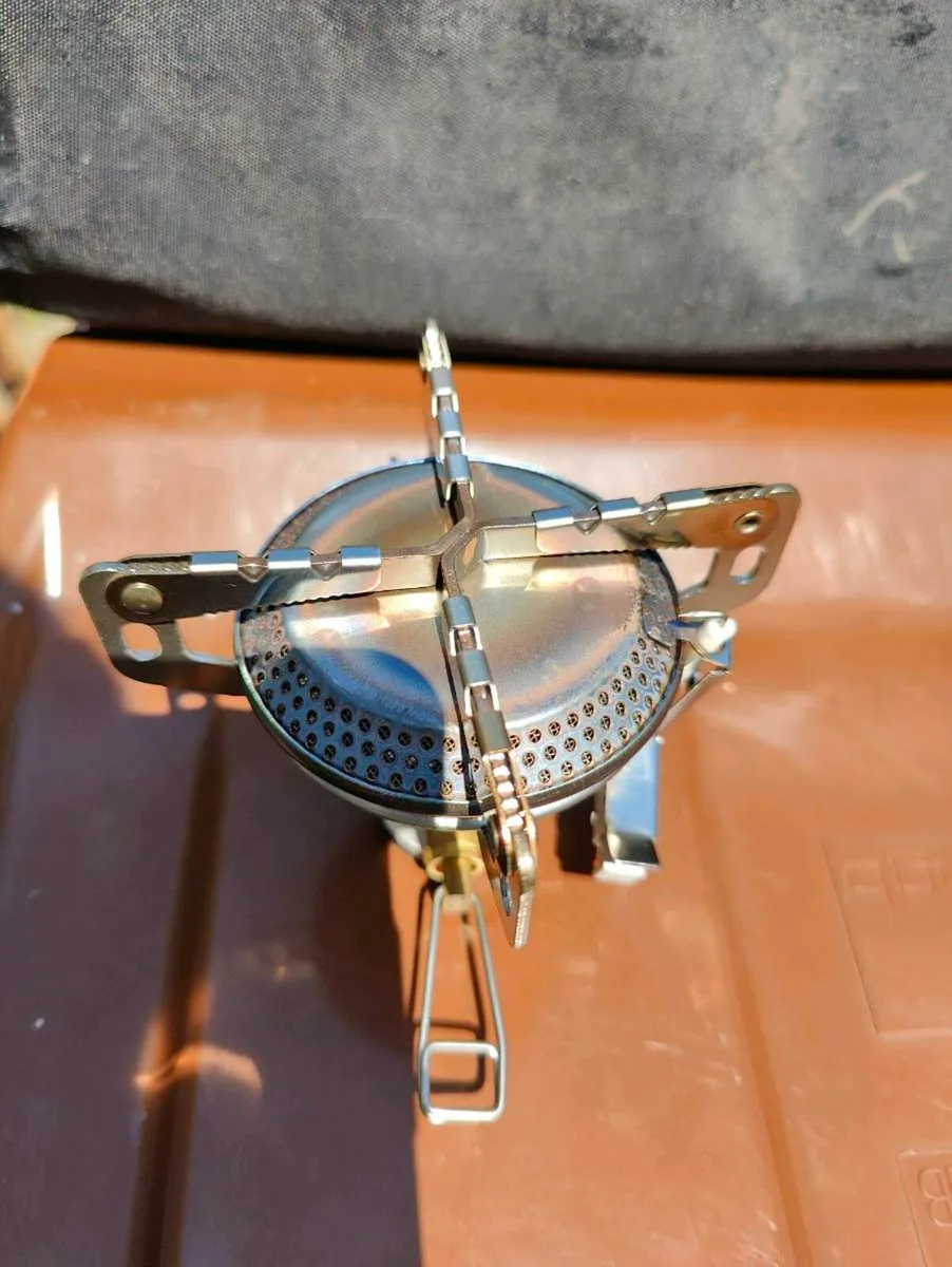 Gas stove with igniter & some gas - Image 3