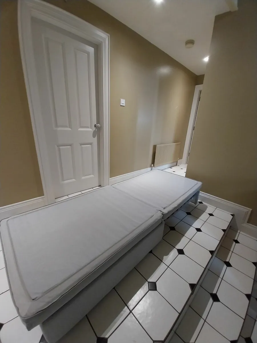 Day bed - Image 1