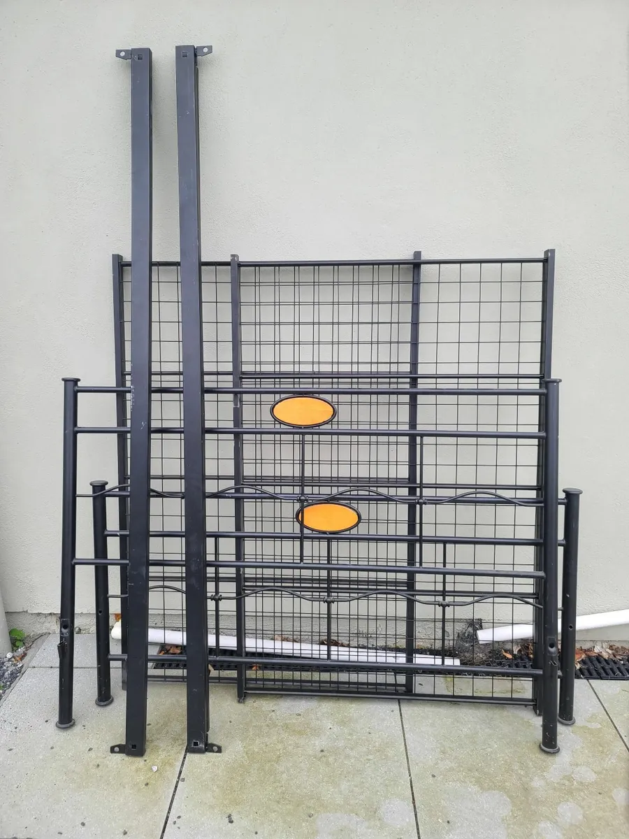 Double bed frame - Image 1