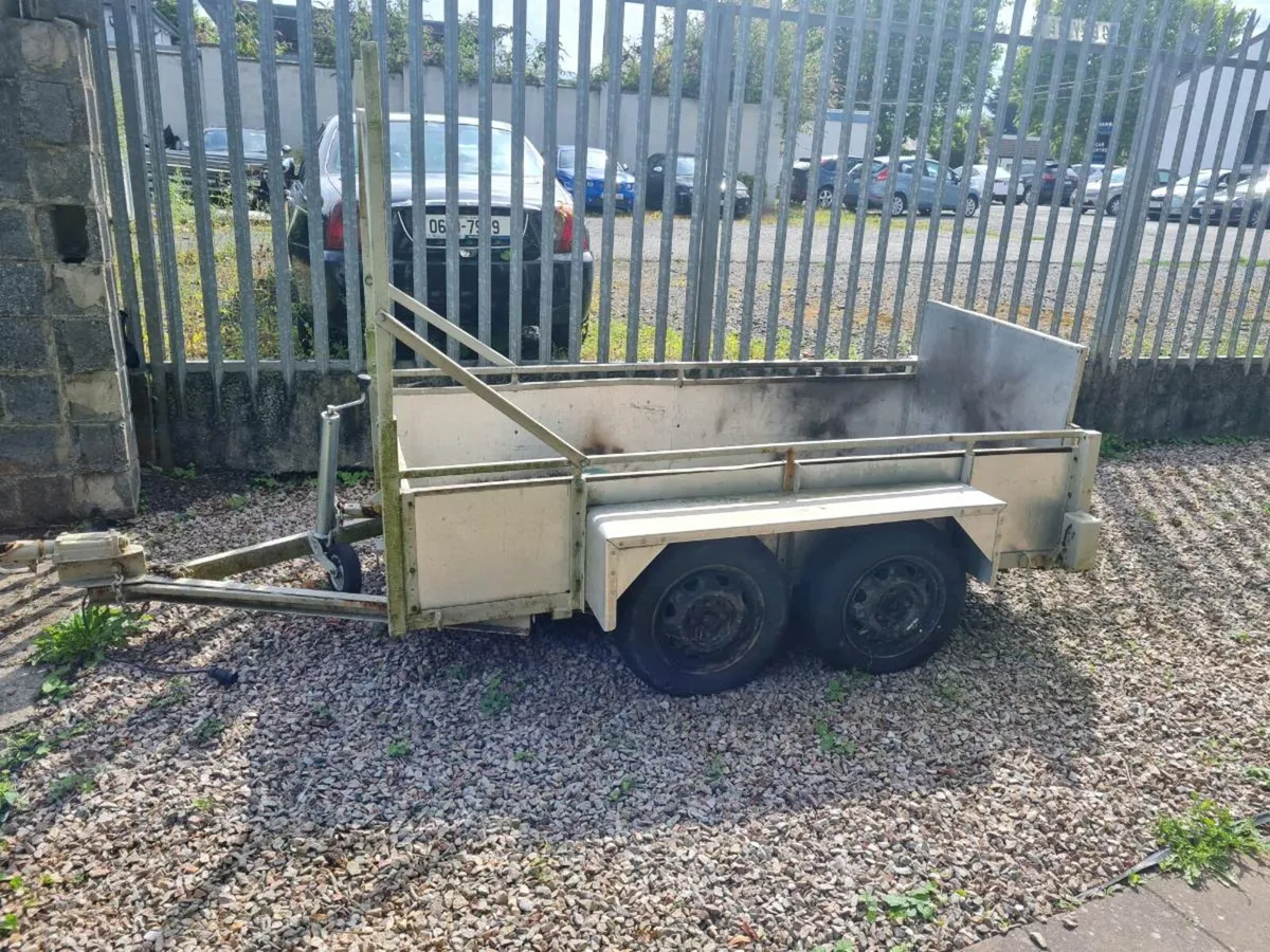 Trailer - Image 1