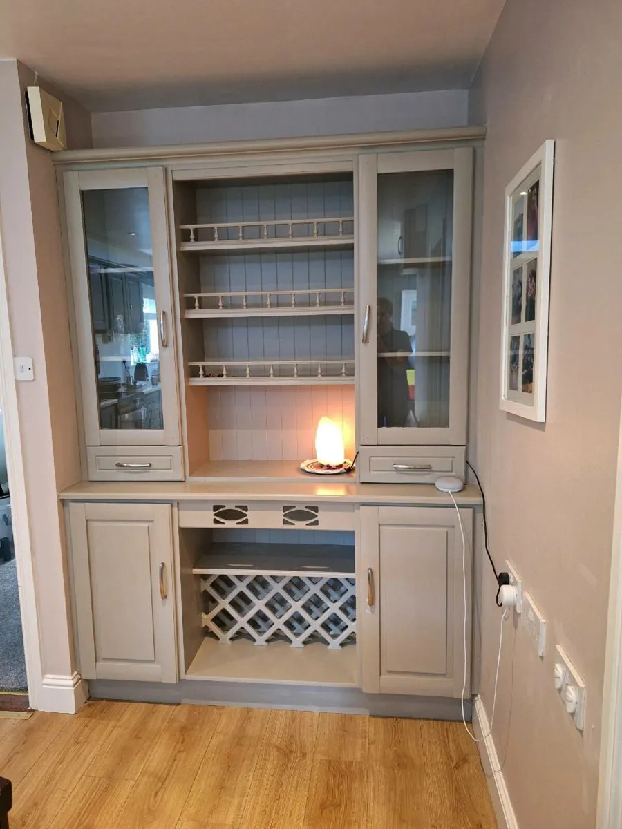 Dresser - Image 2