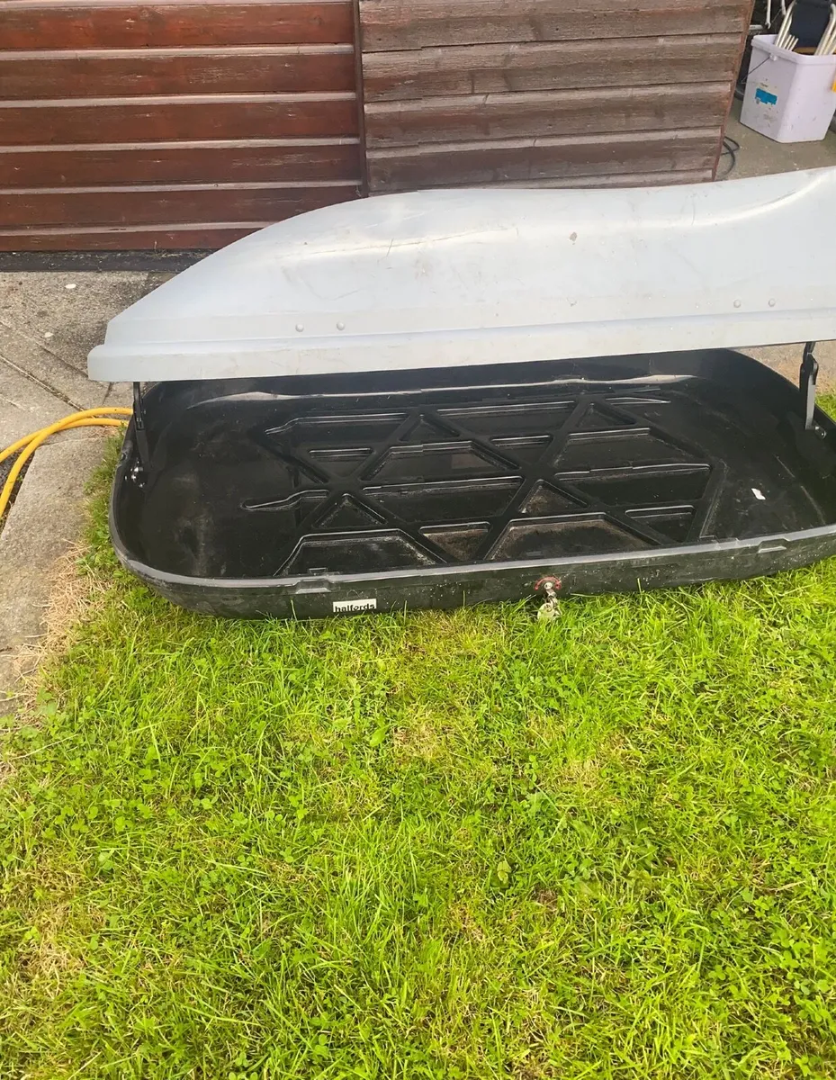 Roof box - Image 1
