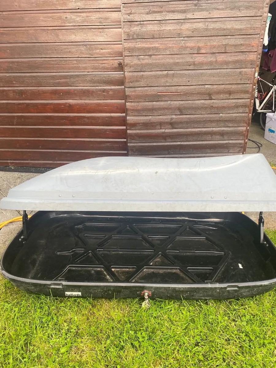 Roof box - Image 2