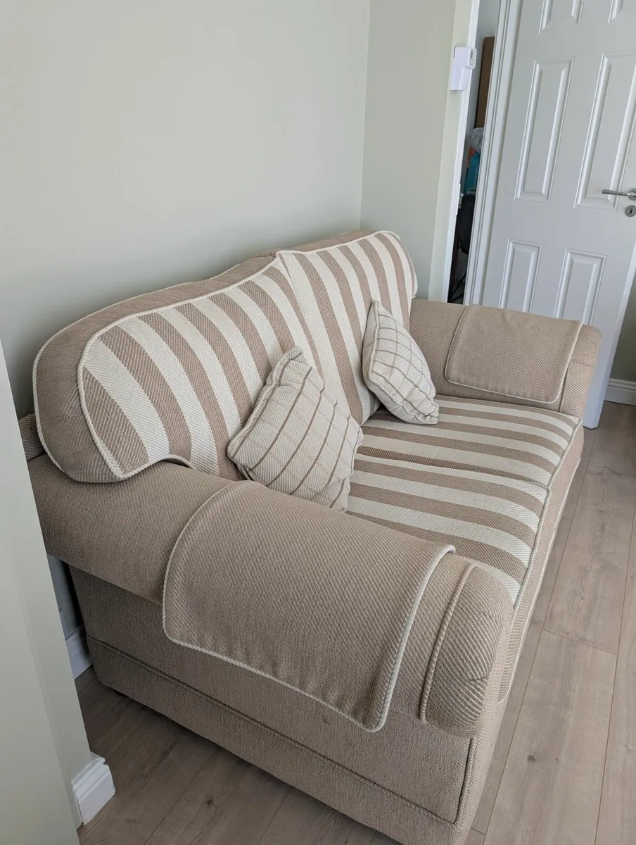 3 + 2 seater suite - Image 4