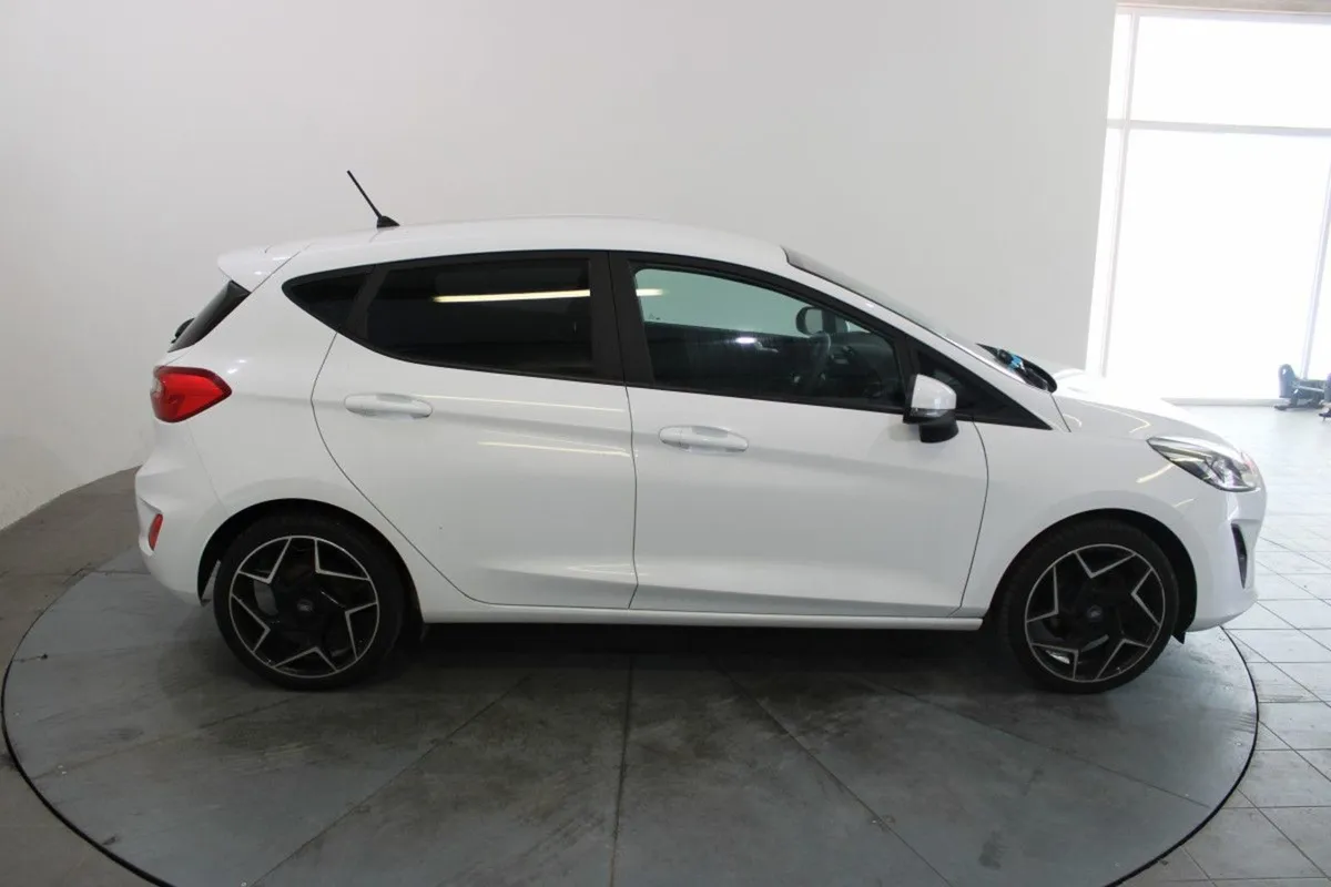 Ford Fiesta 1.1l Ti-vct 70 PS Zetec - Image 3