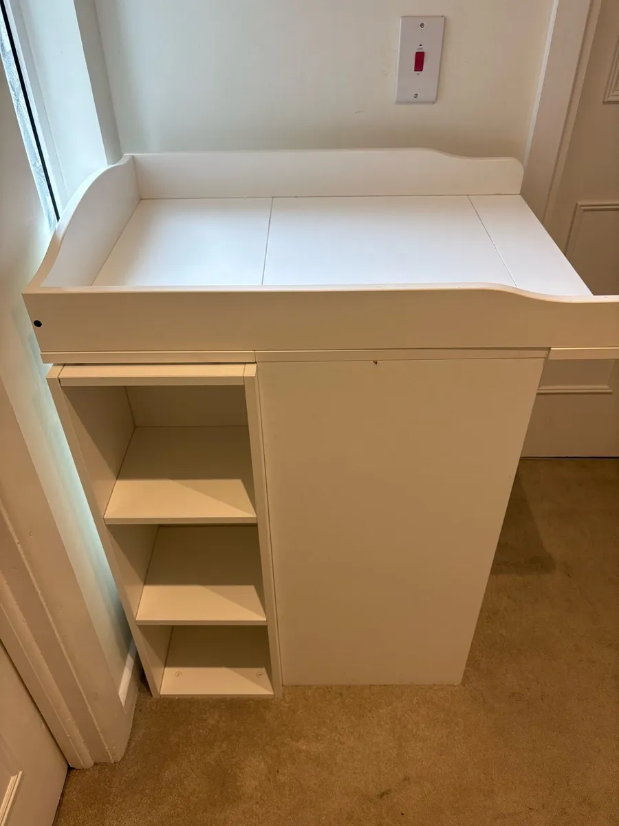 Diaper Table - Image 1