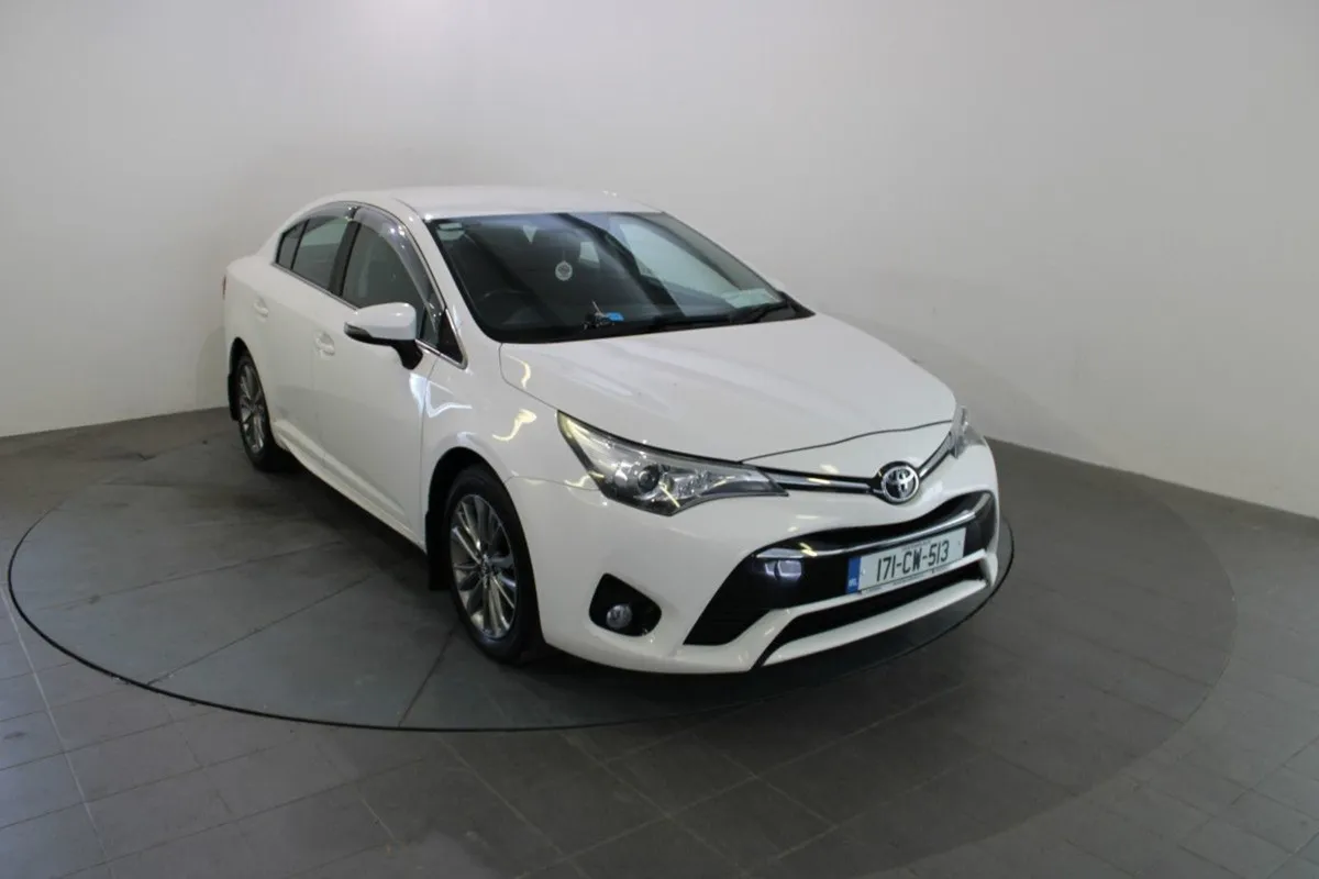 Toyota Avensis 1.6 D-4d Luna Navi Saloon - Image 1