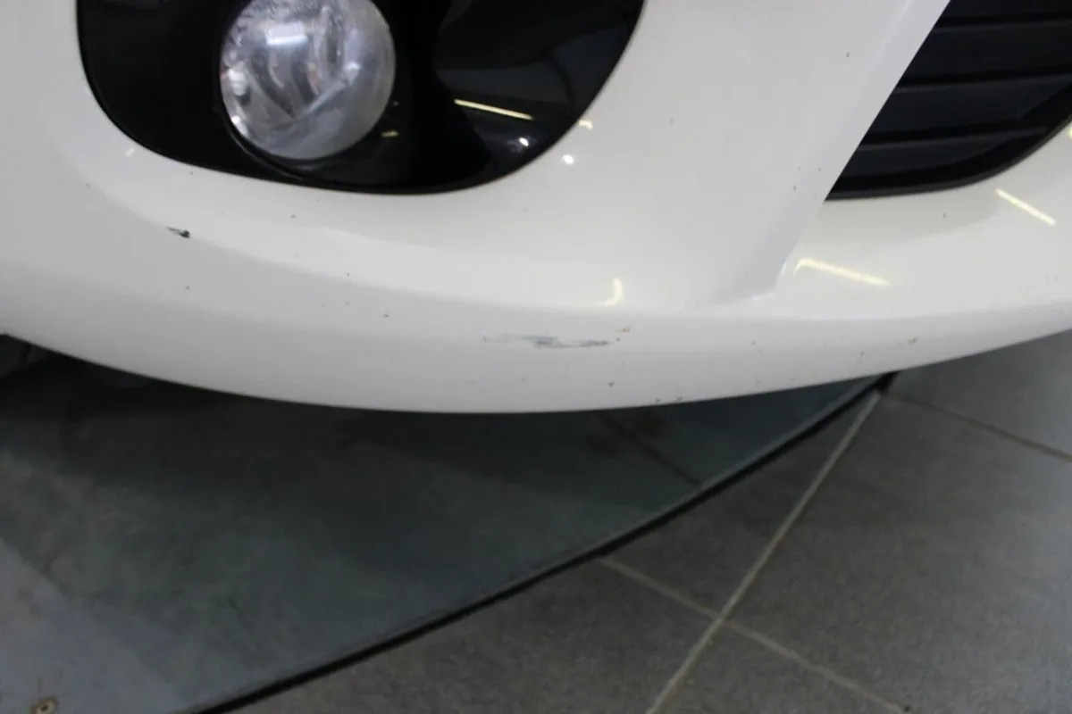 Toyota Avensis 1.6 D-4d Luna Navi Saloon - Image 3