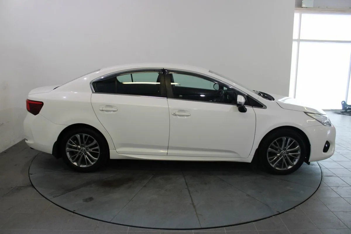 Toyota Avensis 1.6 D-4d Luna Navi Saloon - Image 4