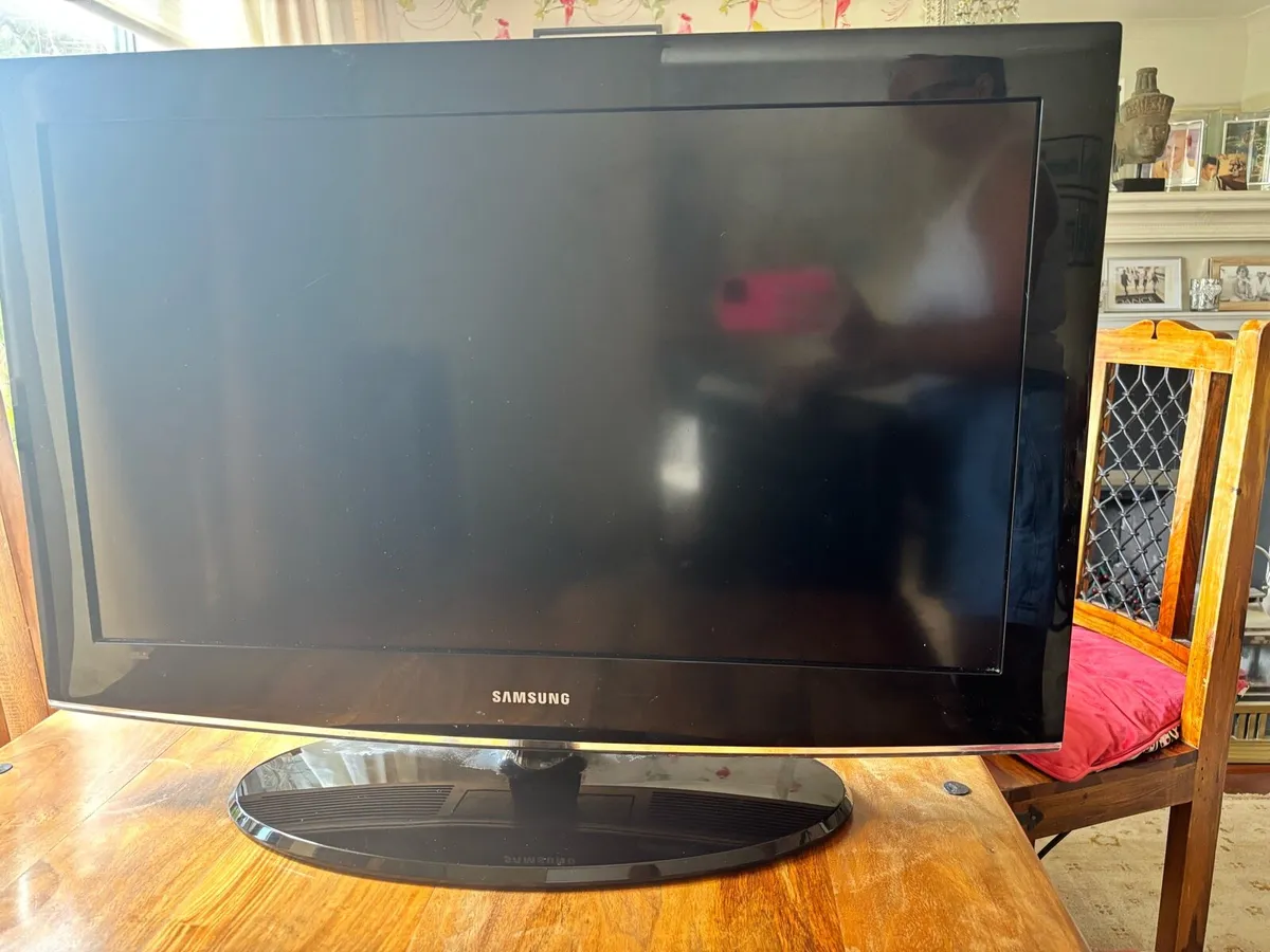 Samsung 32” TV - Image 1
