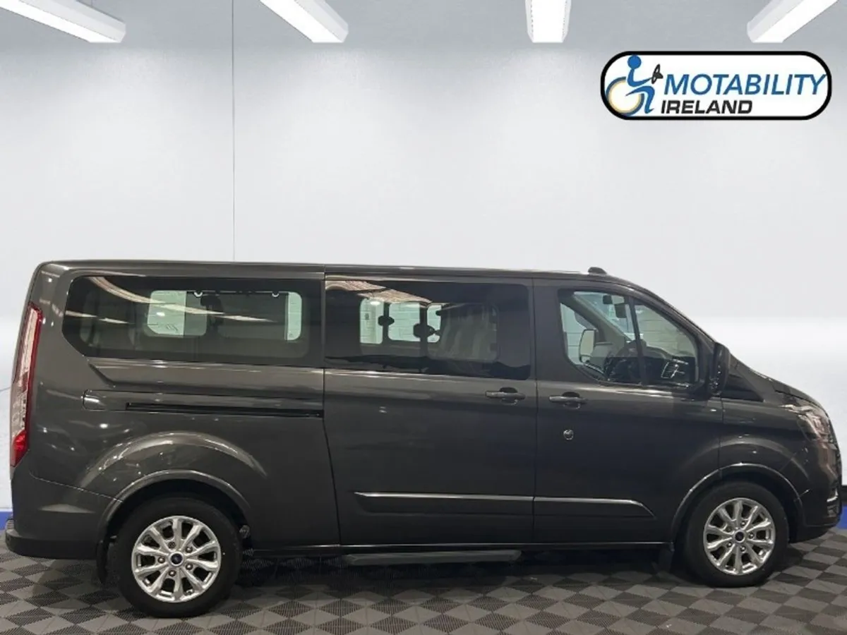 Ford Tourneo Custom Wheelchair Accessible - Image 3
