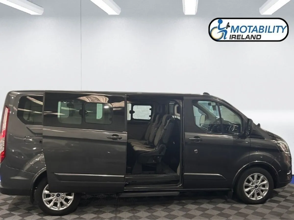 Ford Tourneo Custom Wheelchair Accessible - Image 4