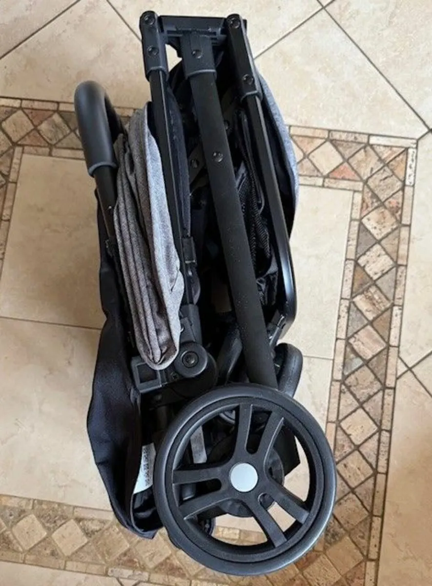 Unused  Safety First Teeny Stroller - Image 4