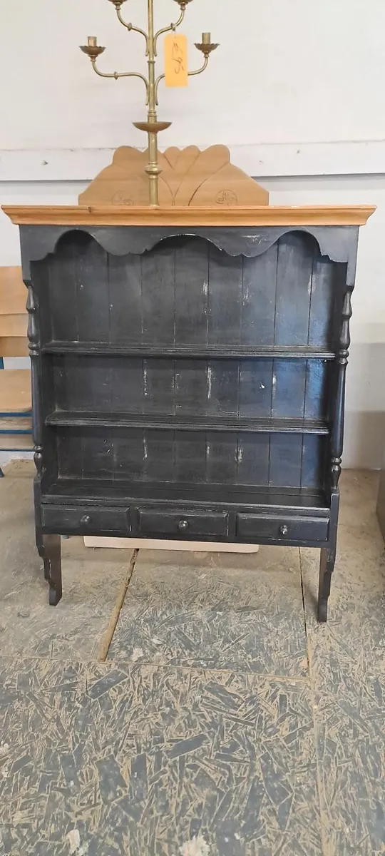 Vintage pine wall dresser, plate rack - Image 2