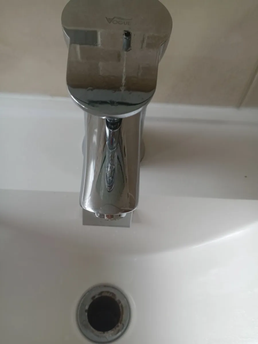 Complete bathroom - Image 1