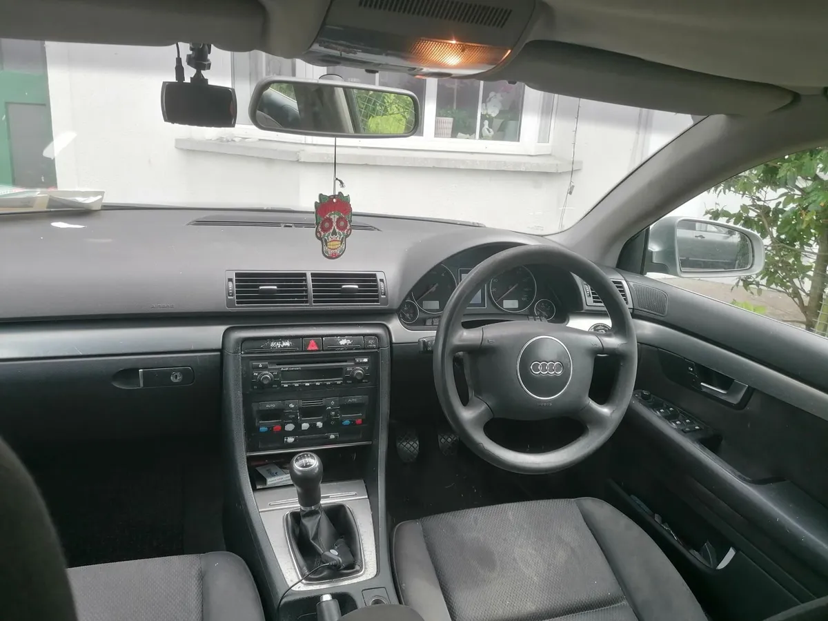 Audi A4 2004 - Image 2