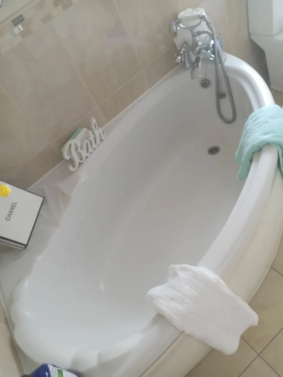 Complete bathroom - Image 2