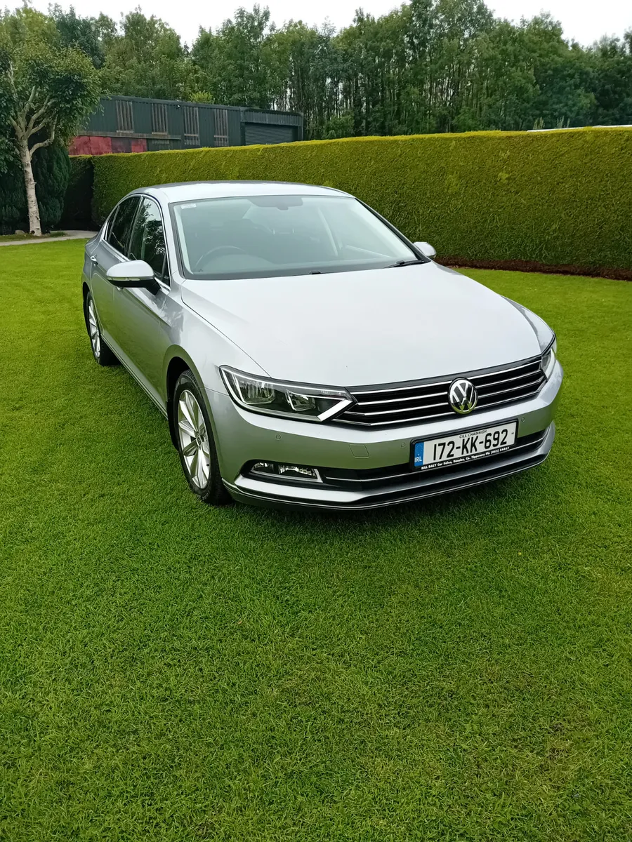 Volkswagen Passat 2017 - Image 2
