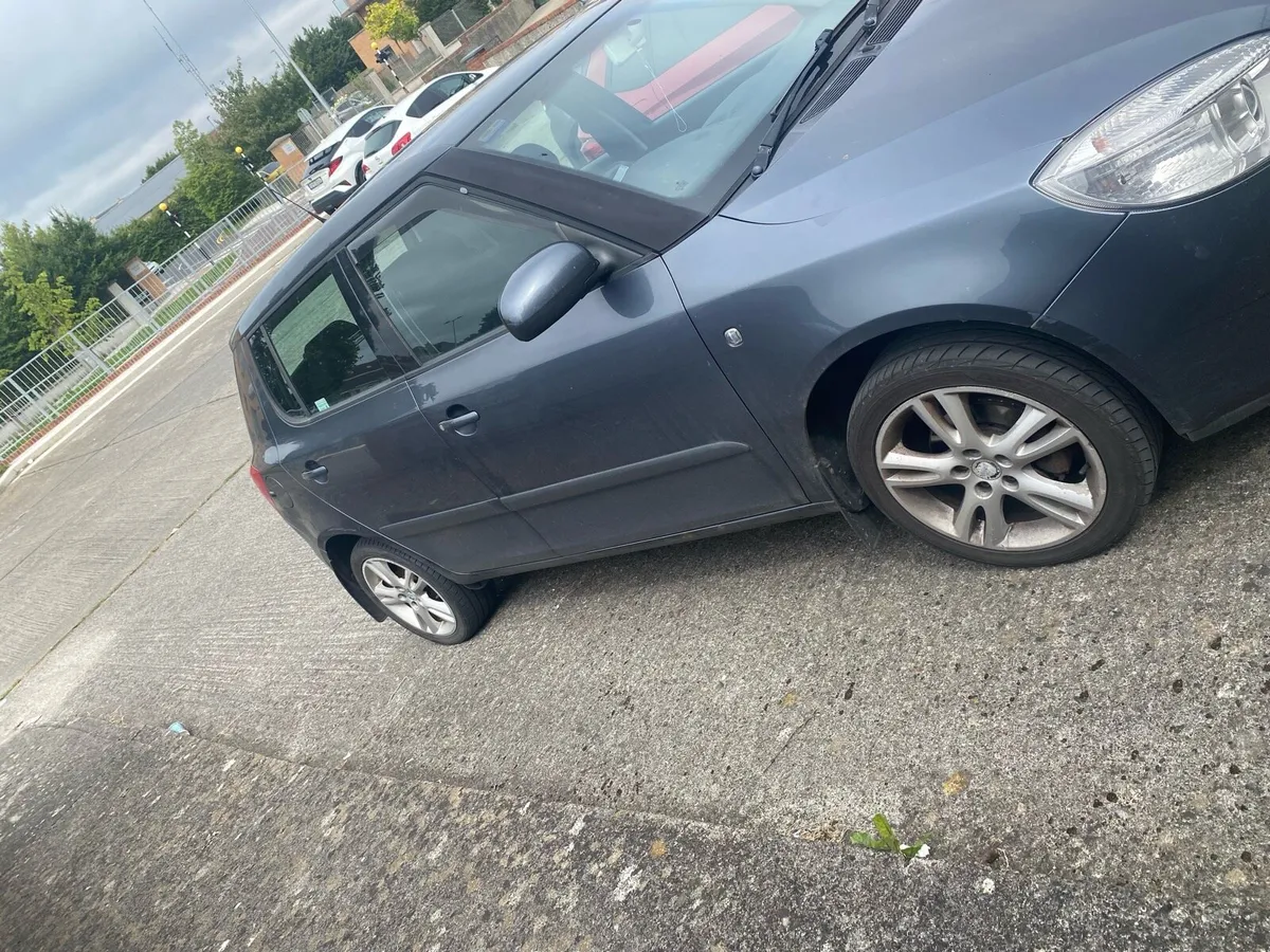 Car - Image 4