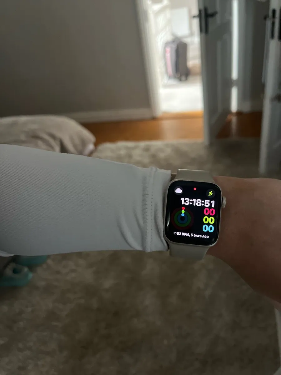 Apple Watch SE - Image 1