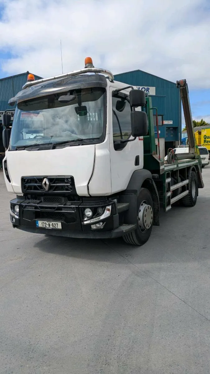 Renault D18.250 Skip Loader - Image 1